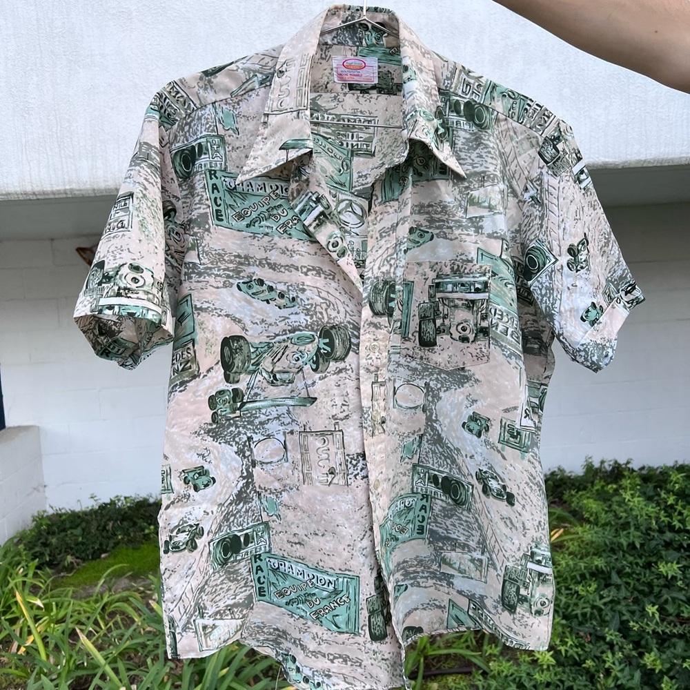 ViNTAGE MERCEDES-BENz BUTTON UP